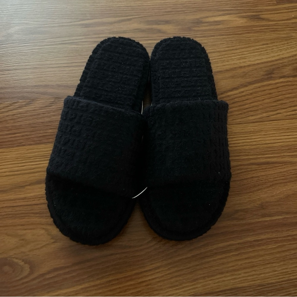 New with tags Victoria secret pink Black Slide Slippers